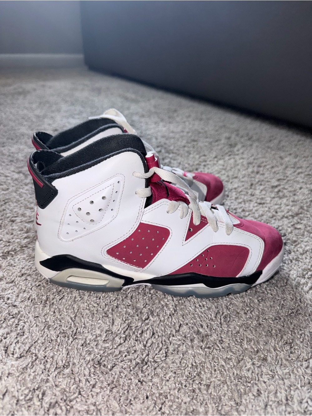 Kids White and Burgundy Basketball Sneakers jordans